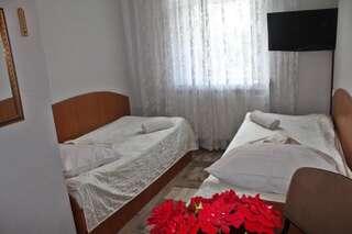 Отель Hotel Bursztyn Калиш Двухместный номер с 1 кроватью или 2 отдельными кроватями-4
